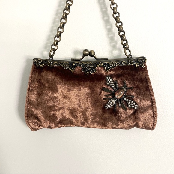 Vintage Guess Brown Velvet Clutch Bag with Kiss Lock and Rhinestone Bee - Picture 2 of 7